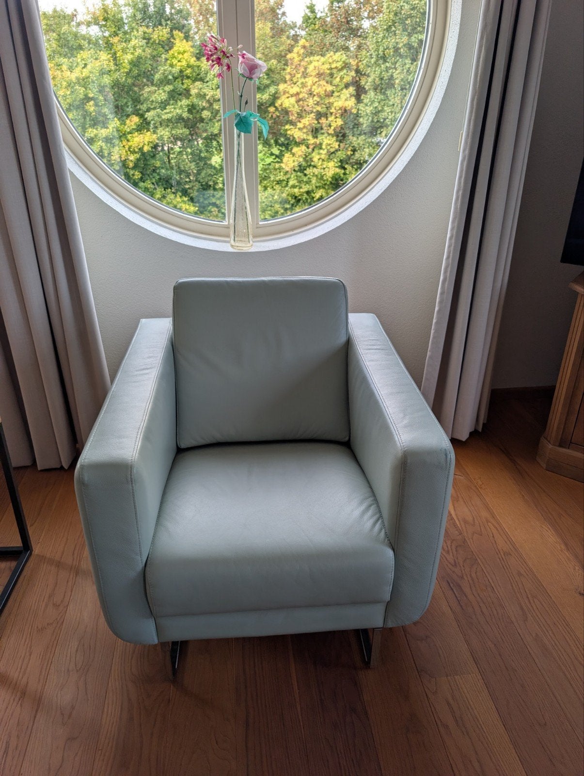 fauteuil Montel leer licht blauw/grijs, Ophalen, Zo goed als nieuw, 50 tot 75 cm, Leer