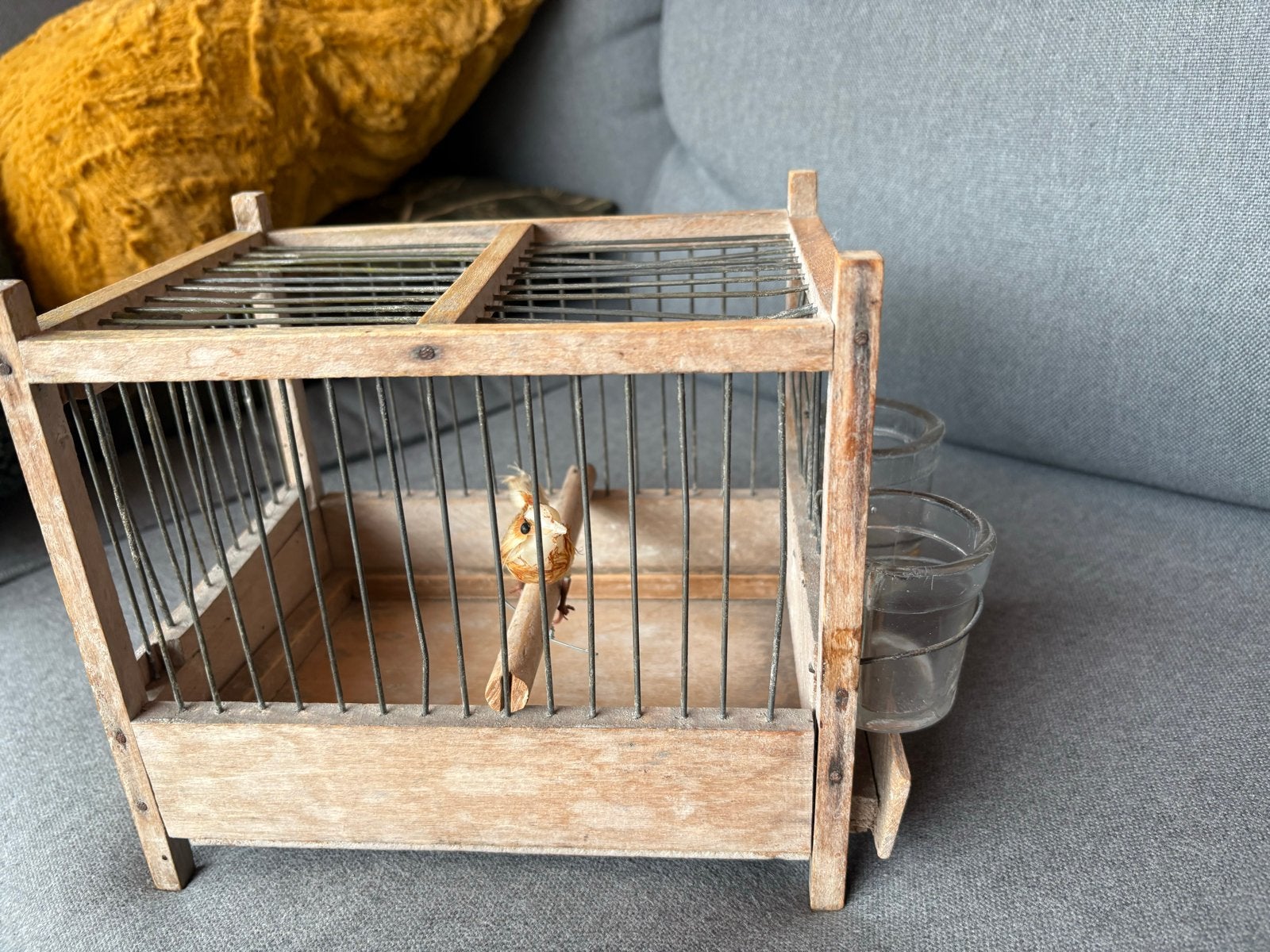 Oude houten vogelkooi met originele glazen bakjes, Ophalen, Hout, Vogelkooi