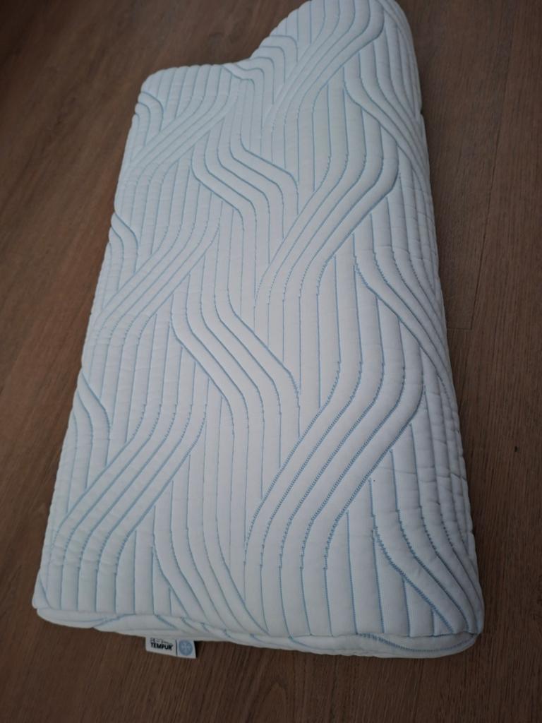 NIEUW Tempur Medium Smartcool Hoofdkussen - 61 x 31 x 10/7, Ophalen of Verzenden, Nieuw, Eenpersoons