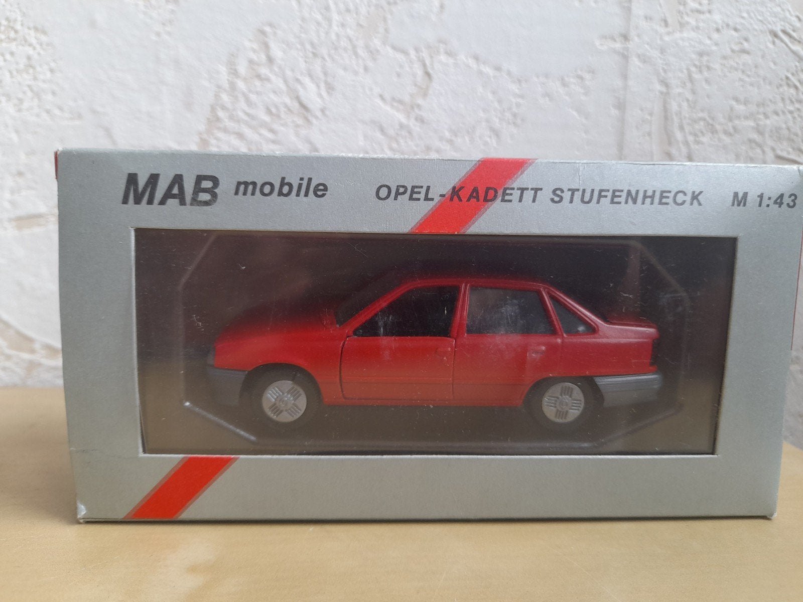 Opel Kadett E Sedan Rood Mab Gama 1:43 (incl ovp), Hobby en Vrije tijd, Modelauto's | 1:43, Ophalen of Verzenden, Zo goed als nieuw