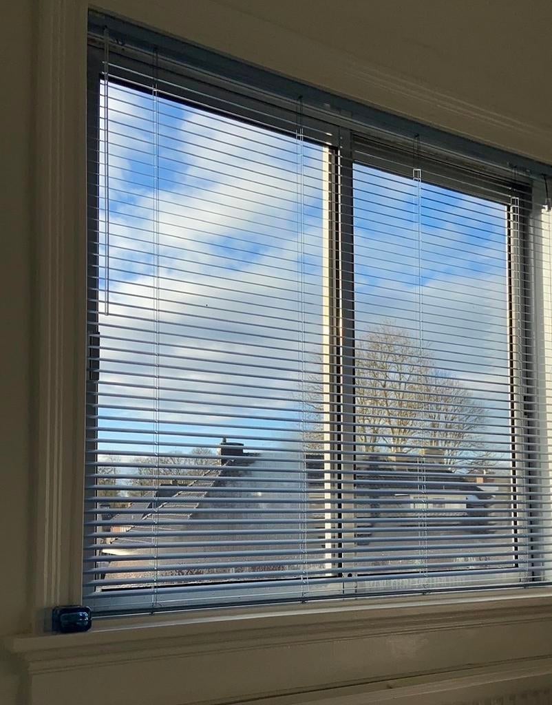 Luxaflex Veneta zacht blauw aluminium 25mm, 140x122cm, Ophalen, Zo goed als nieuw, Blauw, 100 tot 150 cm