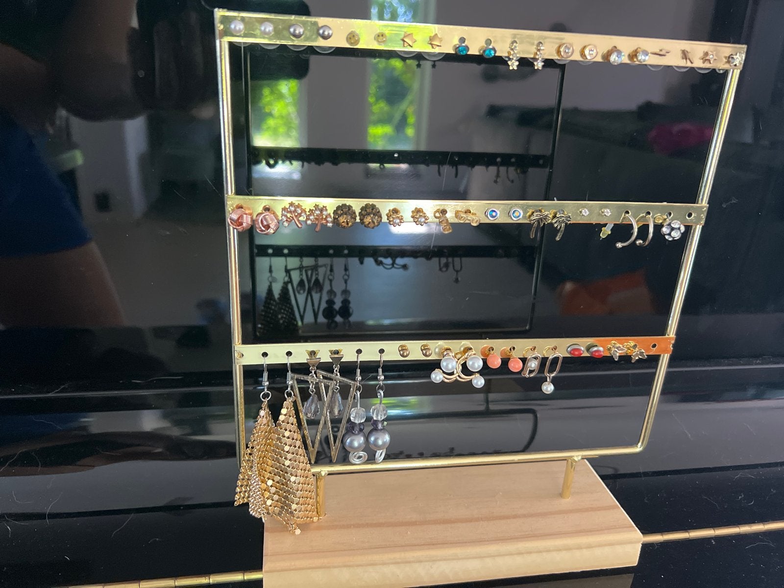 Gouden oorbellenrekje met diverse oorbellen, Sieraden, Tassen en Uiterlijk, Oorbellen, Gebruikt, Verzenden, Met edelsteen, Knopjes of Stekers