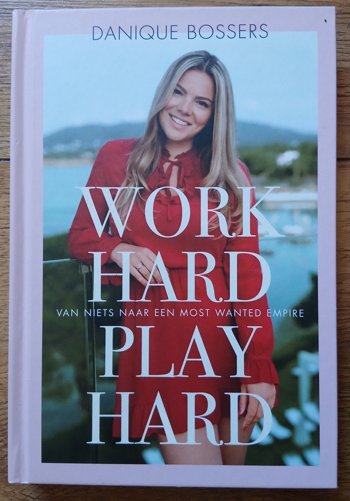 Danique Bossers - Work hard, play hard, Gelezen, Danique Bossers, Ophalen of Verzenden, Mode algemeen