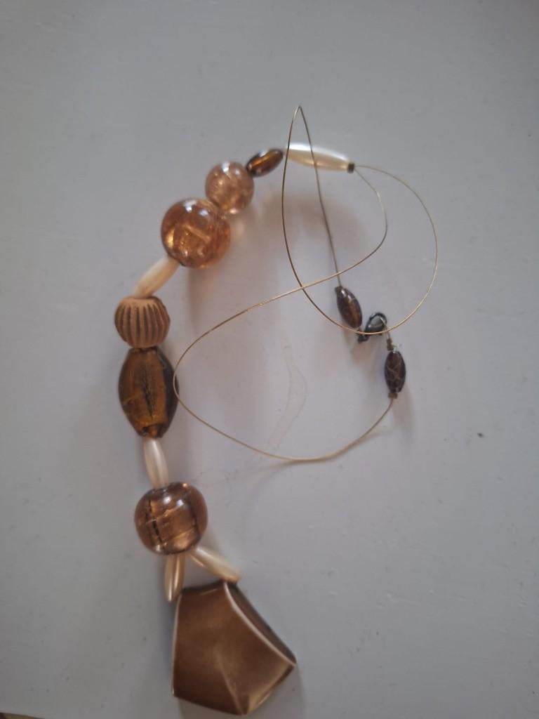 Handgemaakte ketting trapeziumvormige hanger, Sieraden, Tassen en Uiterlijk, Kettingen, Gebruikt, Bruin, Verzenden, Overige materialen