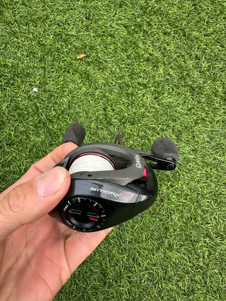 Quantum Smoke S3 Baitcaster Reel, Watersport en Boten, Ophalen of Verzenden, Zo goed als nieuw, Molen