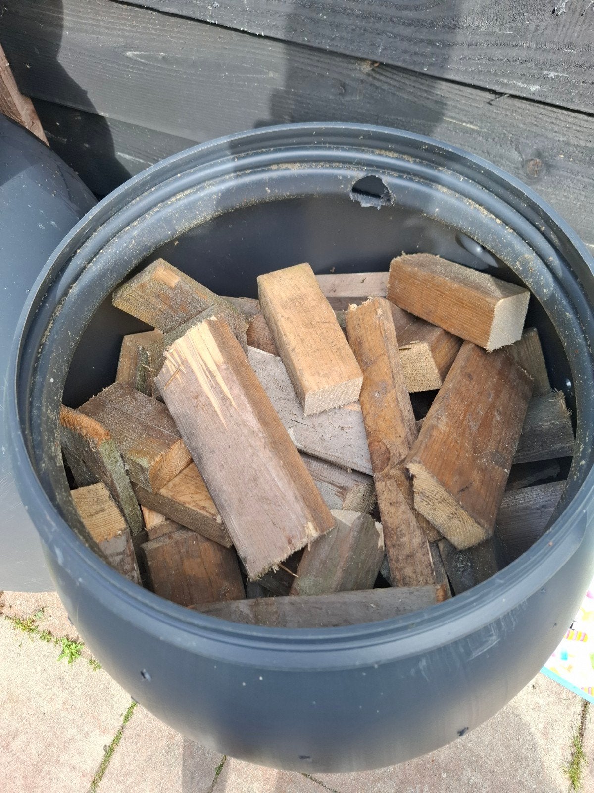 Regenton vol droog brandhout, Ophalen of Verzenden