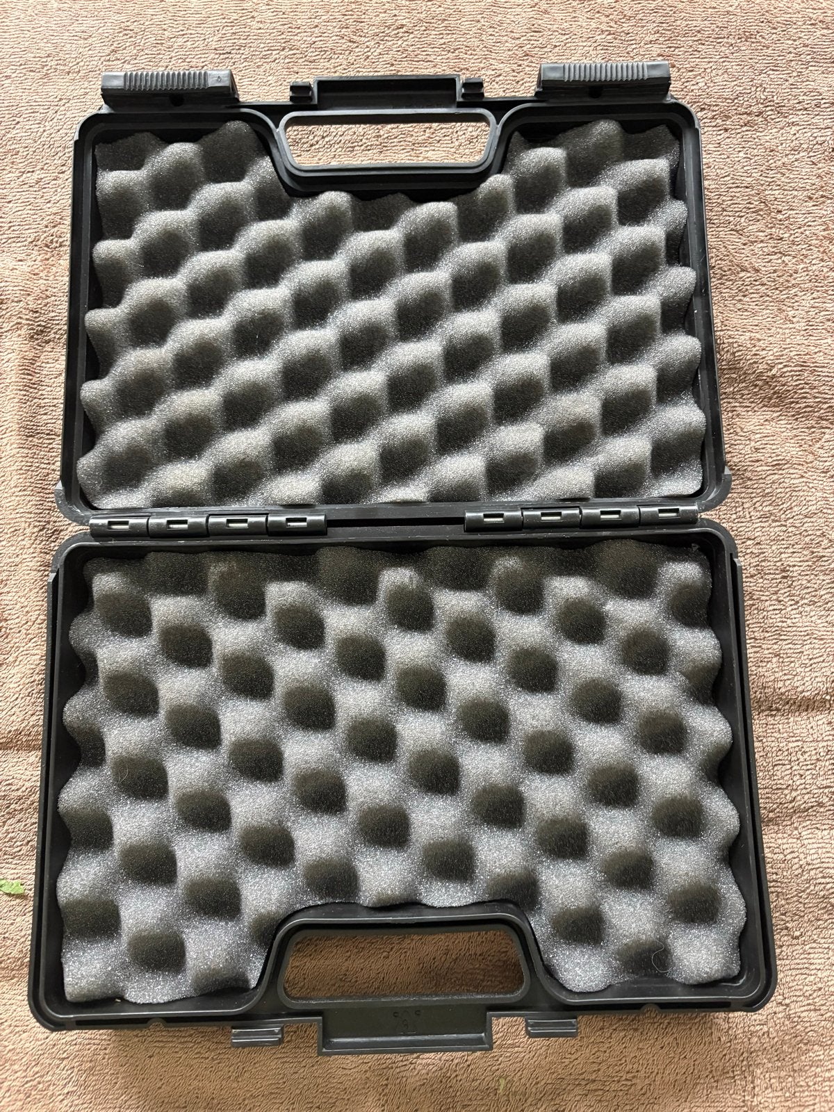 Stevige Koffer met Schuimrubber Binnenkant 23/30 cm, Hard kunststof, Minder dan 50 cm, Ophalen of Verzenden, Zo goed als nieuw