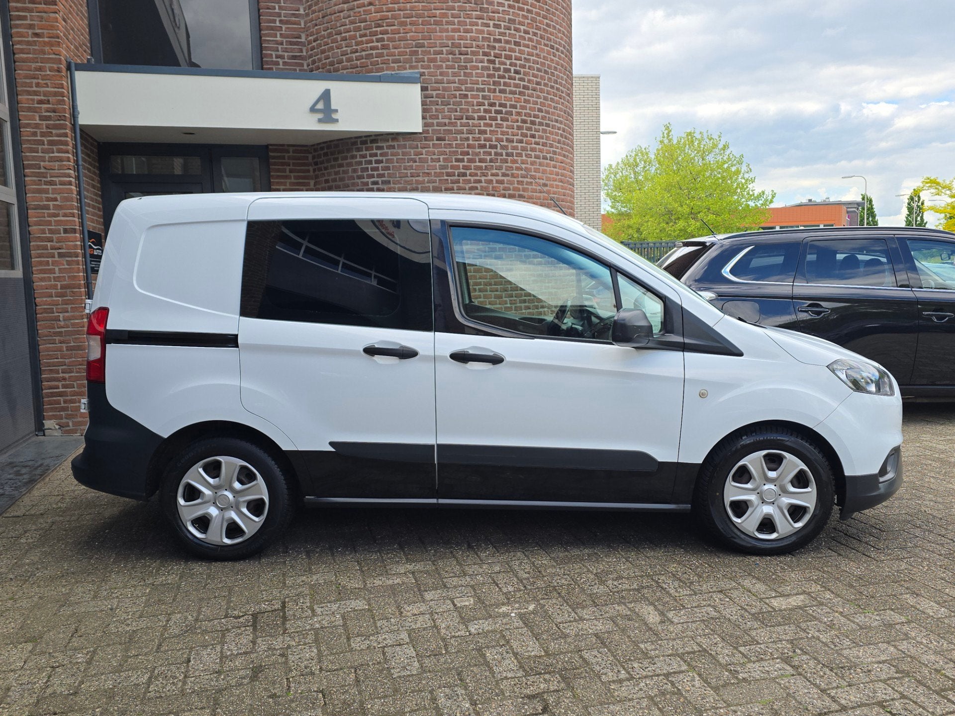Ford Transit Courier 1.0 Trend Benzine |Grijs kenteken |Airc, Voorwielaandrijving, Gebruikt, 100 pk, Origineel Nederlands