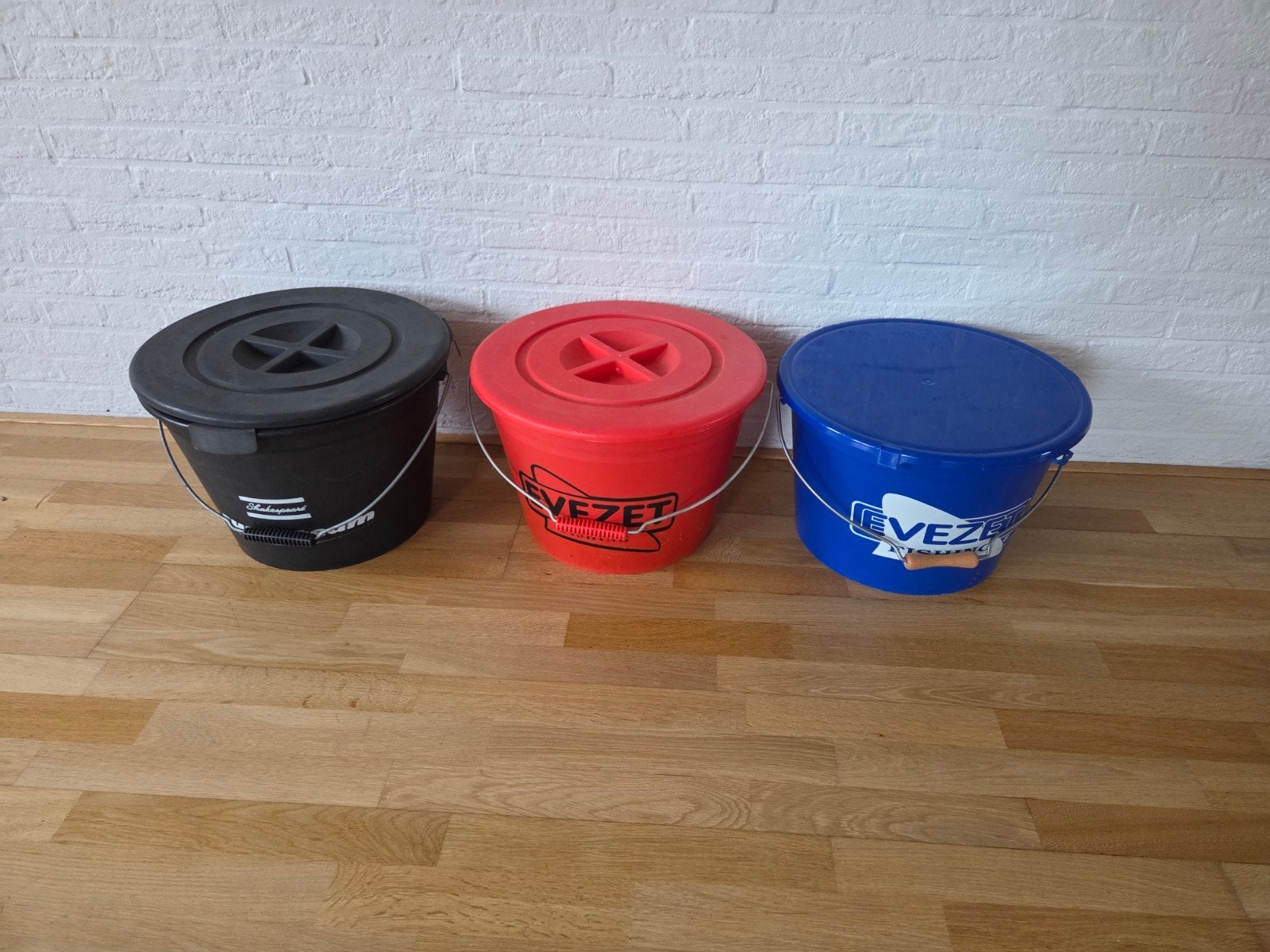 3x voer emmer vissen Evezet Shakespeare, Watersport en Boten, Gebruikt, -, -, Overige typen