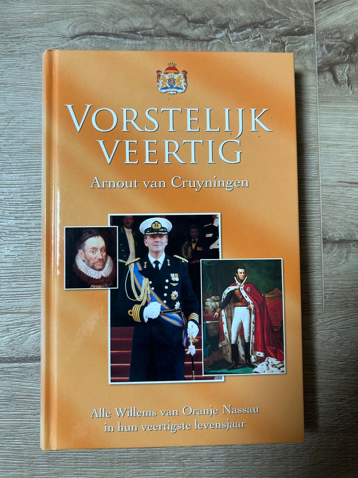 Vorstelijk Veertig - Arnout van Cruyningen, Verzamelen, Koninklijk Huis en Royalty, Ophalen of Verzenden, Zo goed als nieuw, Tijdschrift of Boek