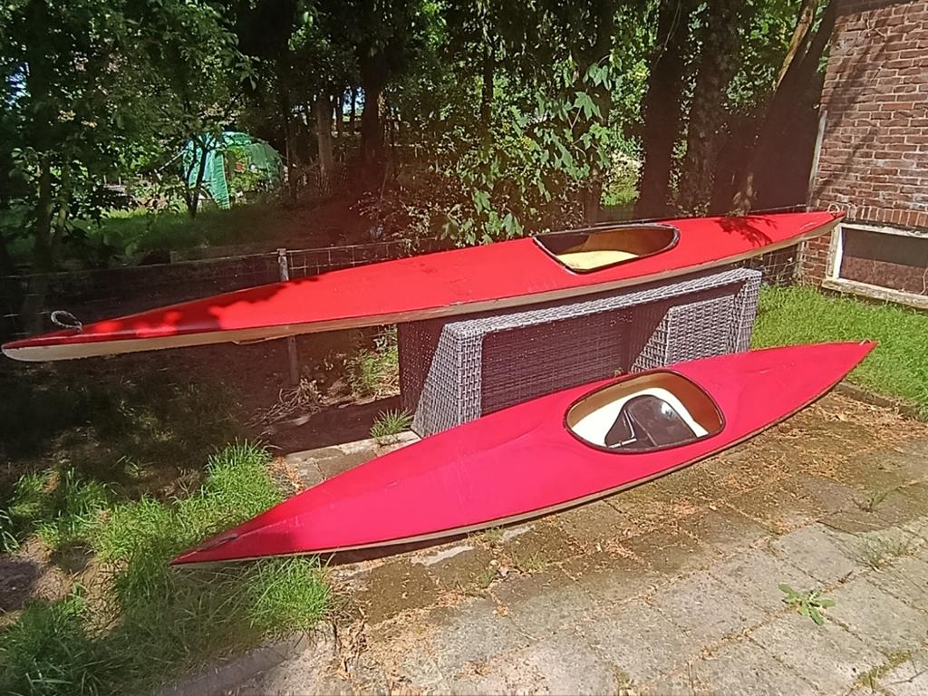 Twee rode kano's (5.3m en 4.4m) te koop, Ophalen, Gebruikt, Eén persoon