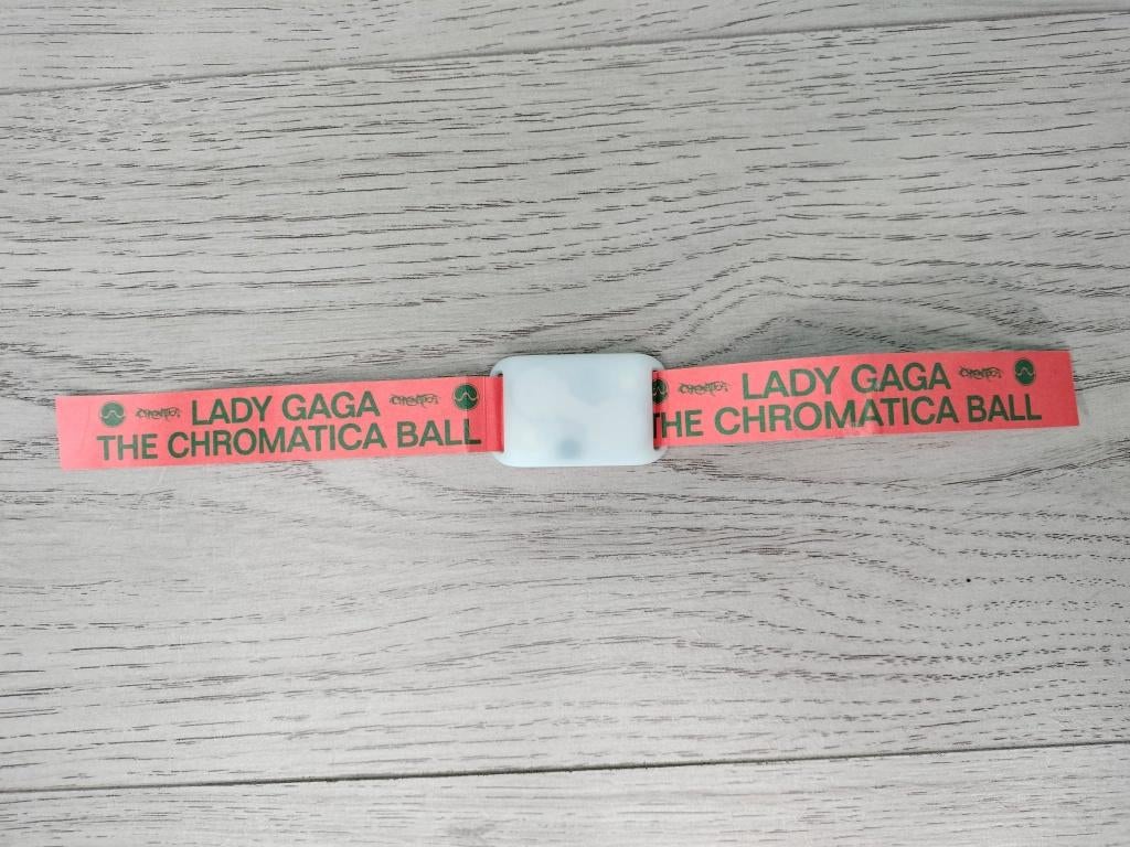 Lady Gaga Xyloband bandje Chromatica Ball, Verzenden, Zo goed als nieuw, Gebruiksvoorwerp