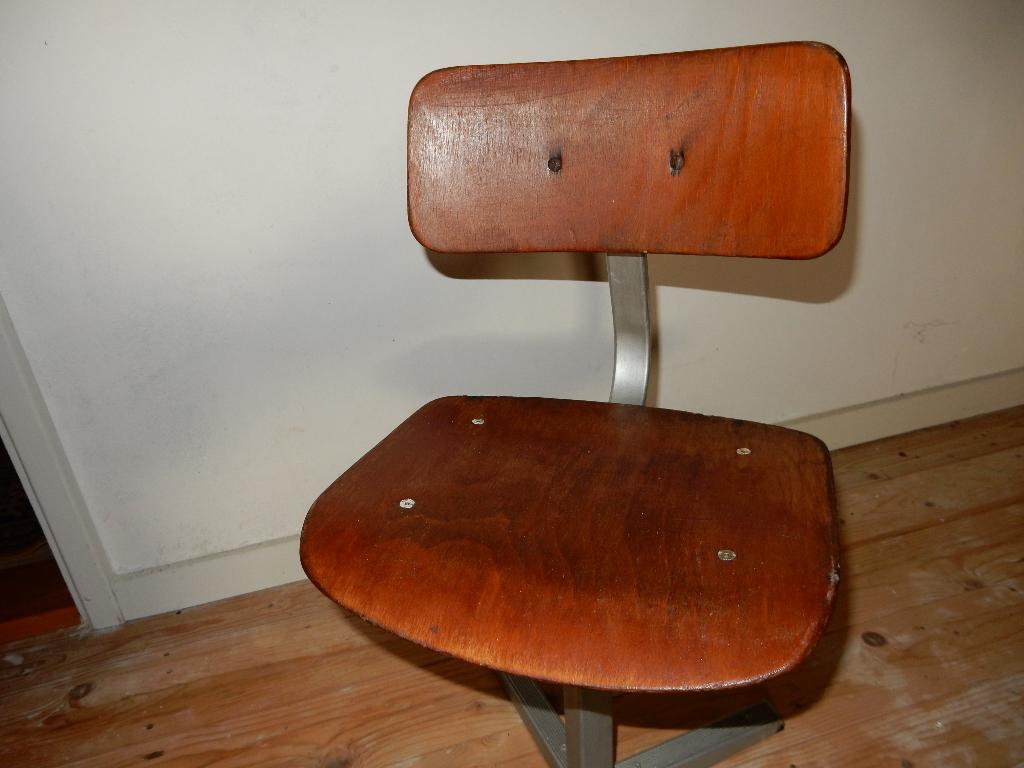 Vintage schoolstoeltje kruisvoet 70er jaren, Kinderen en Baby's, Kinderkamer | Tafels en Stoelen, Ophalen of Verzenden, Gebruikt