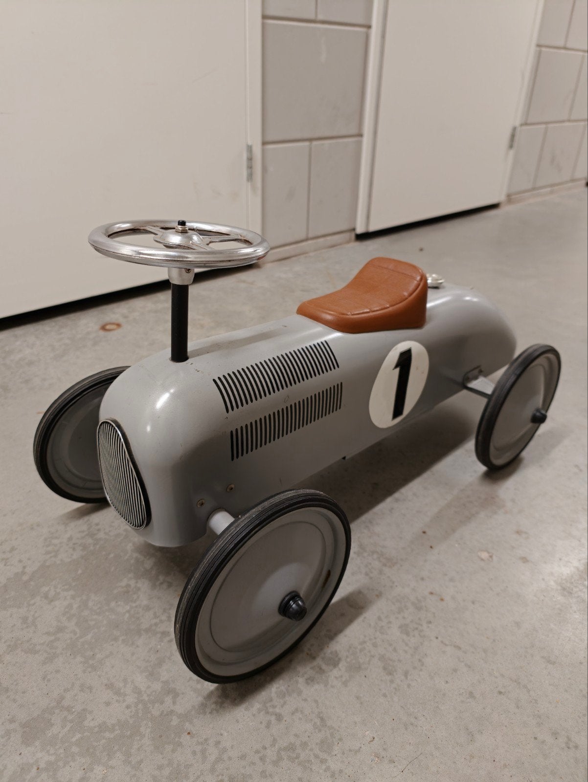 Vintage loopfiets/ race auto kinderspeelgoed, Ophalen, Zo goed als nieuw, Loopfiets