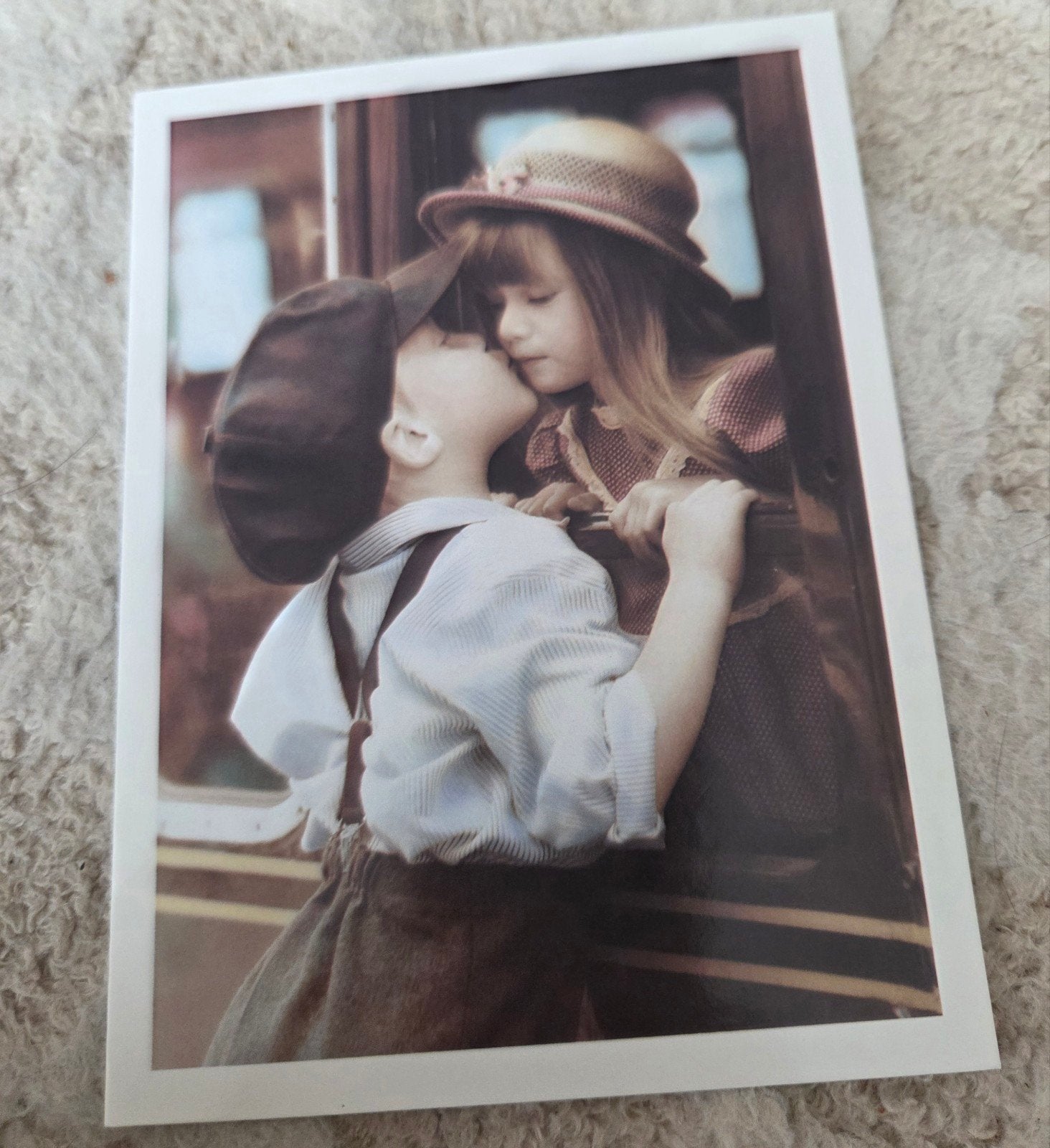 Vintage Ansichtkaart: Railway Children - Athena, Verzamelen, Verzenden, 1980 tot heden, Ongelopen, Kinderen