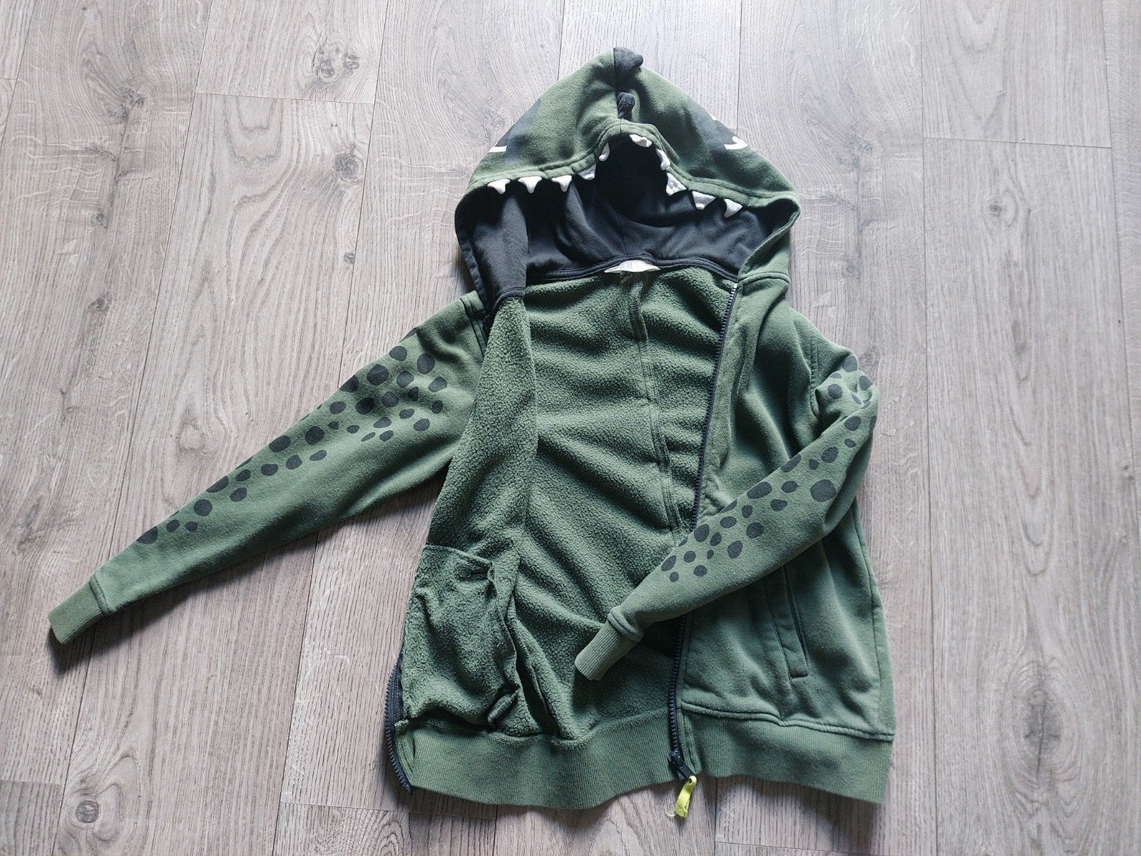Dino vest met capuchon - maat 134-140, Gebruikt, Jongen of Meisje, Trui of Vest, H&M