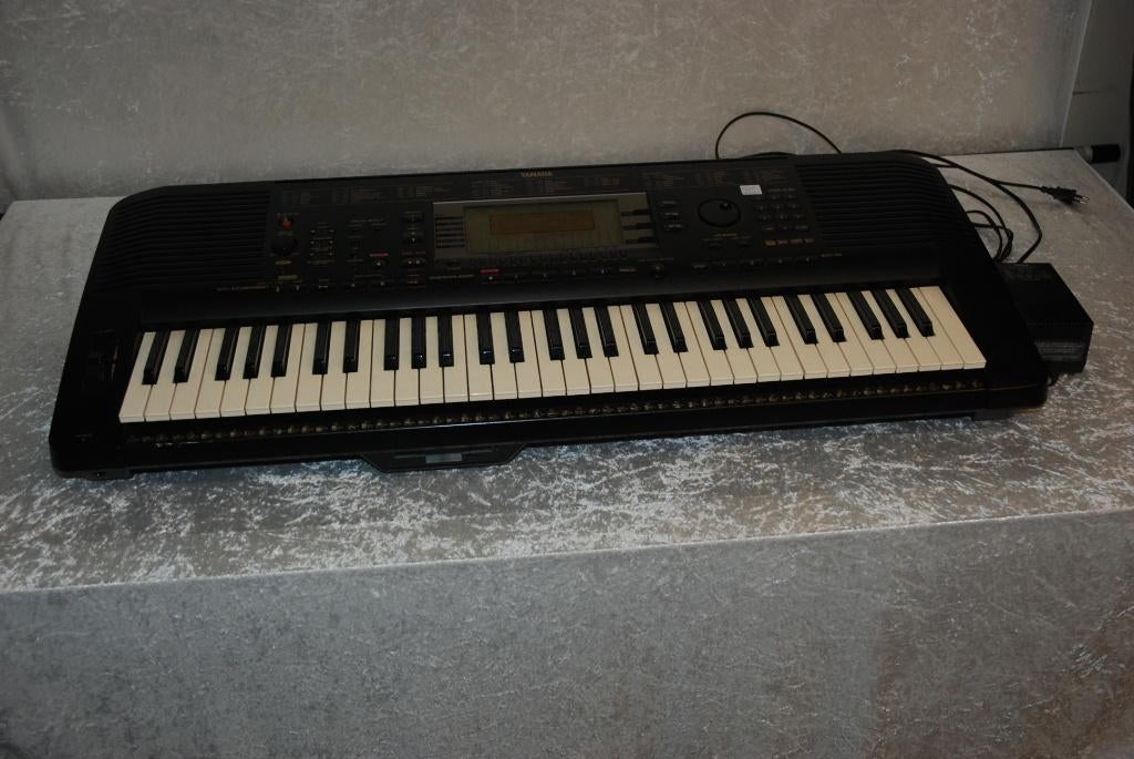 Yamaha Keyboard met luidsprekers en adapter PSR-630, Muziek en Instrumenten, Instrumenten | Onderdelen, Gebruikt, ., Keyboard of Synthesizer