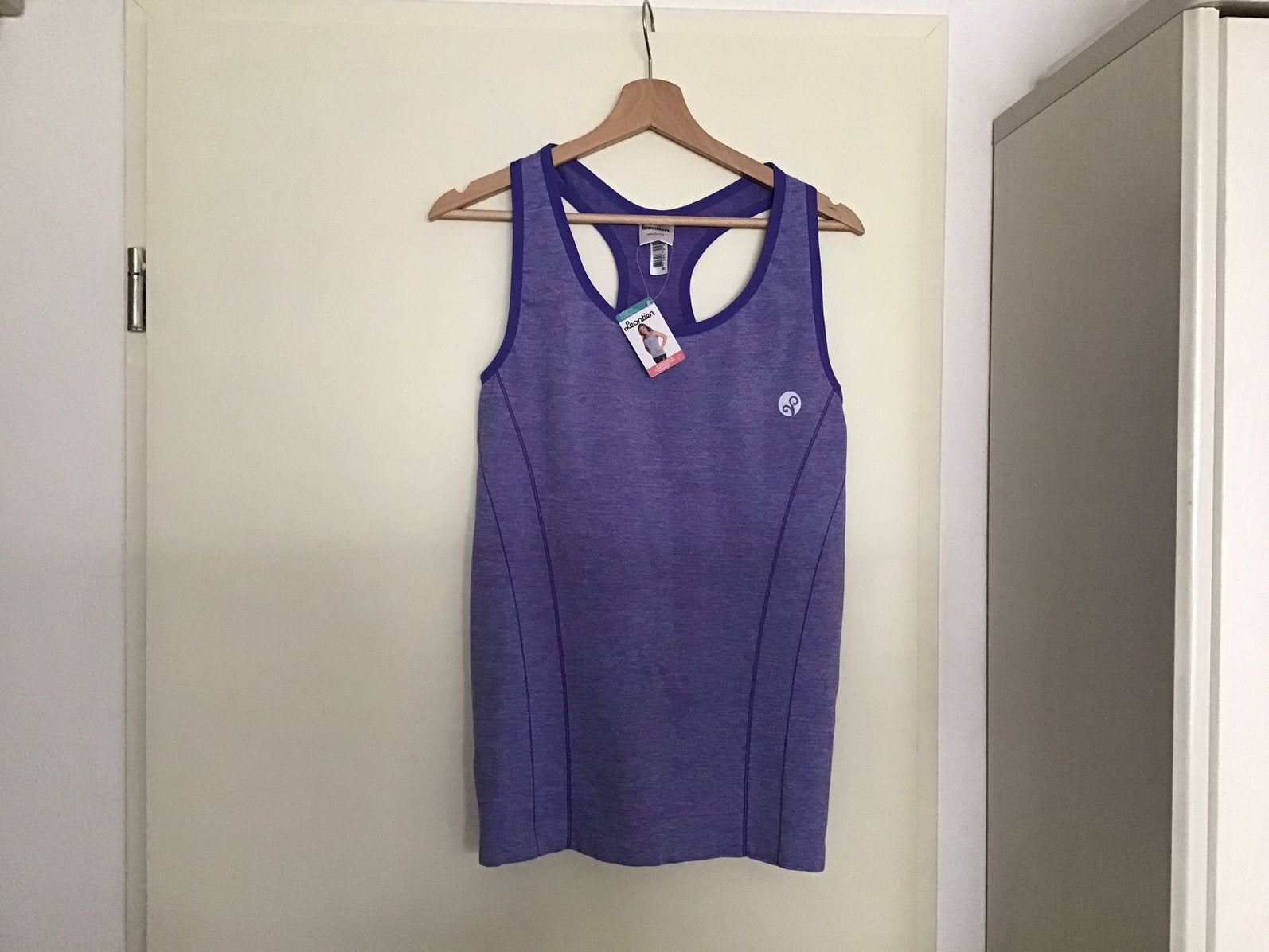 Sport shirt van Leontien., Ophalen of Verzenden, Nieuw