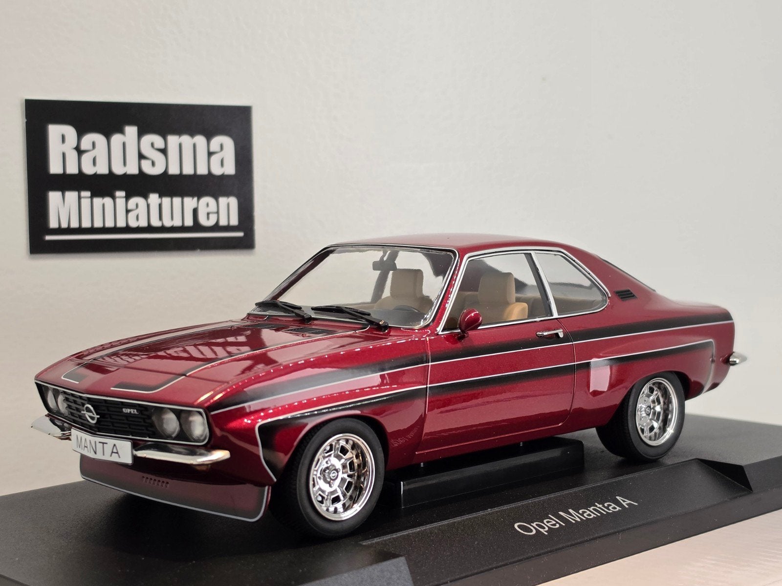 Opel Manta A Irmscher 1974 Bordeauxrood 1:18 MCG, ModelCarGroup, Auto, Nieuw, Ophalen of Verzenden