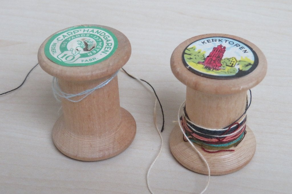 Vintage houten naaiklossen van J.A. Carp's garenfabrieken, Ophalen of Verzenden, Overige typen