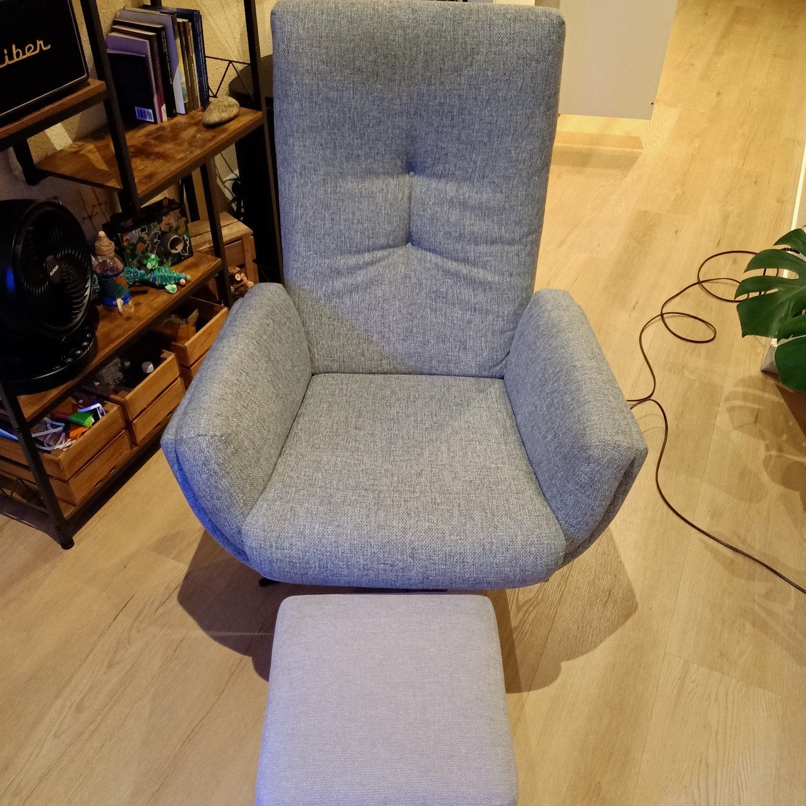Comfortabele draaistoel | Mét Hocker!, Ophalen, 75 tot 100 cm, Zo goed als nieuw, Stof