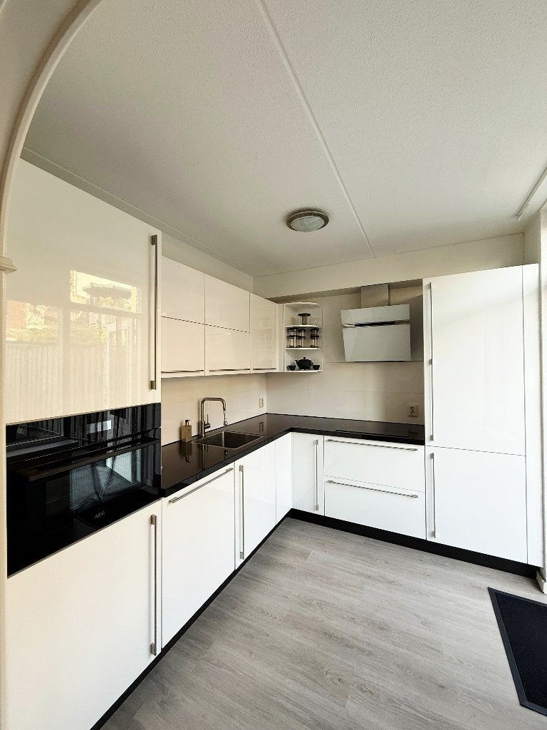 Moderne Hoogglans Hoekkeuken (3 jr oud) incl. apparatuur, Ophalen, Wit, Hoekkeuken, Zo goed als nieuw