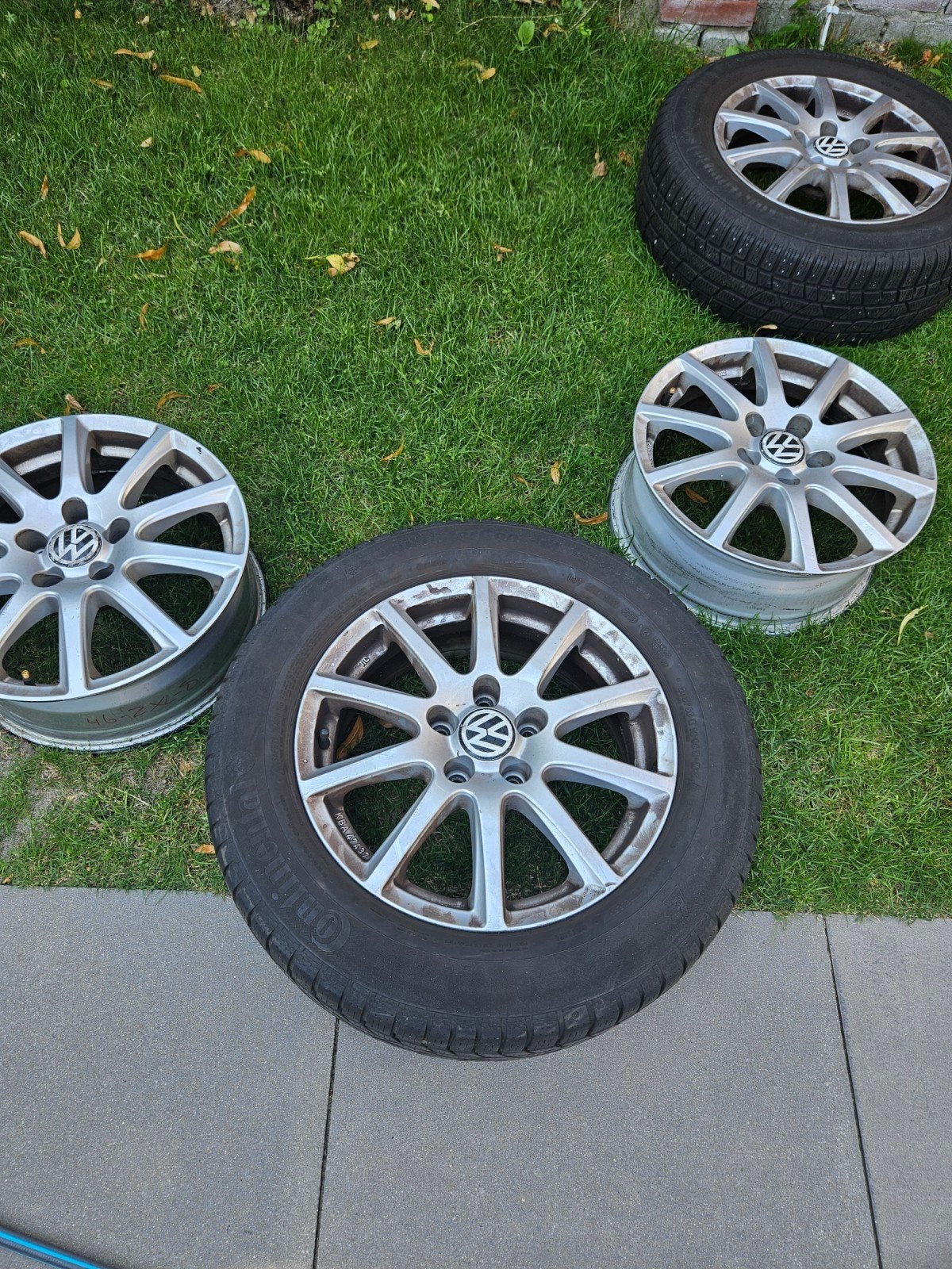 4 Volkswagen velgen 16 inch met 2 Continental winterbanden, Auto-onderdelen, Banden en Velgen, Ophalen, Gebruikt, 16 inch, Banden en Velgen