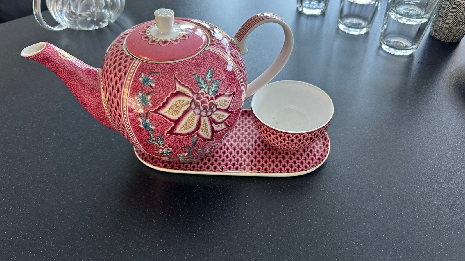 Pip Studio theepot en kopje op dienblad - compleet set, Ophalen, Pip Studio, Zo goed als nieuw, Porselein