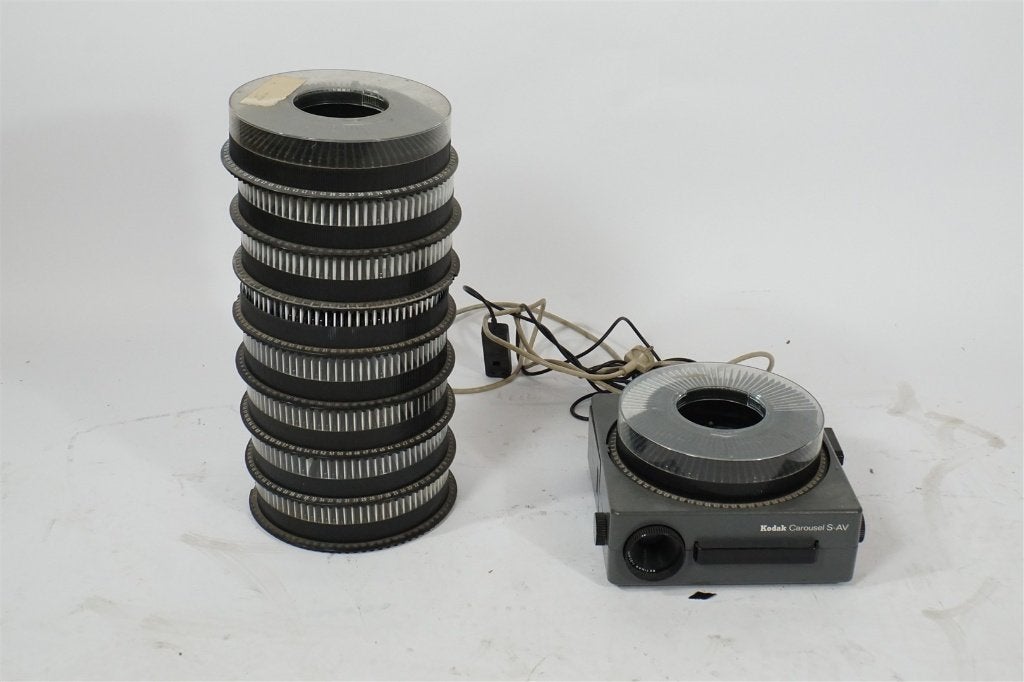 Kodak Carrousel S-AV diaprojector met carrouselmagazijnen, Ophalen of Verzenden, Gebruikt