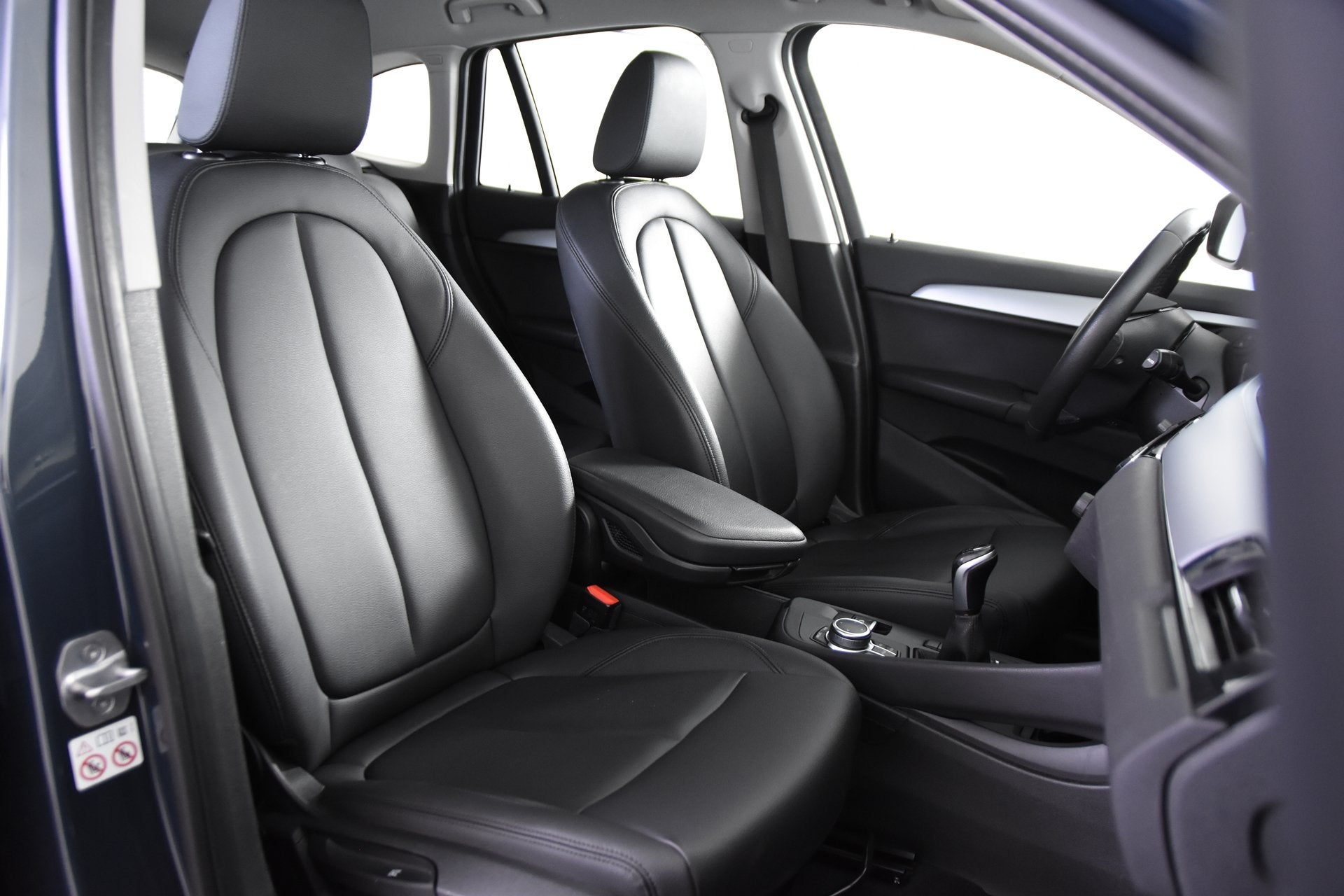 BMW X1 sDrive18i*1ste Eigenaar*Leer*Navigatie*Trekhaak*Carpl, Auto's, Dealer onderhouden, Gebruikt, Euro 6, Leder