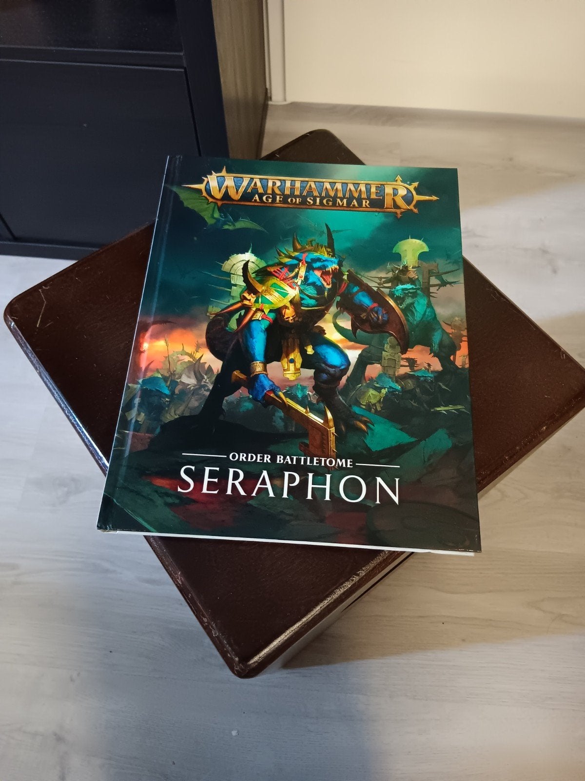 Warhammer Age of Sigmar: Order Battletome Seraphon Boek, Hobby en Vrije tijd, Ophalen, Zo goed als nieuw, Warhammer, Boek of Catalogus