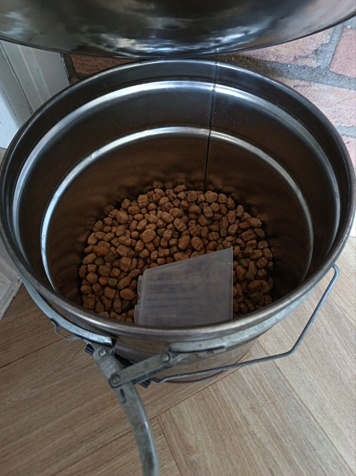 Honden brokken en bewaar emmer GRATIS, Ophalen, Hond