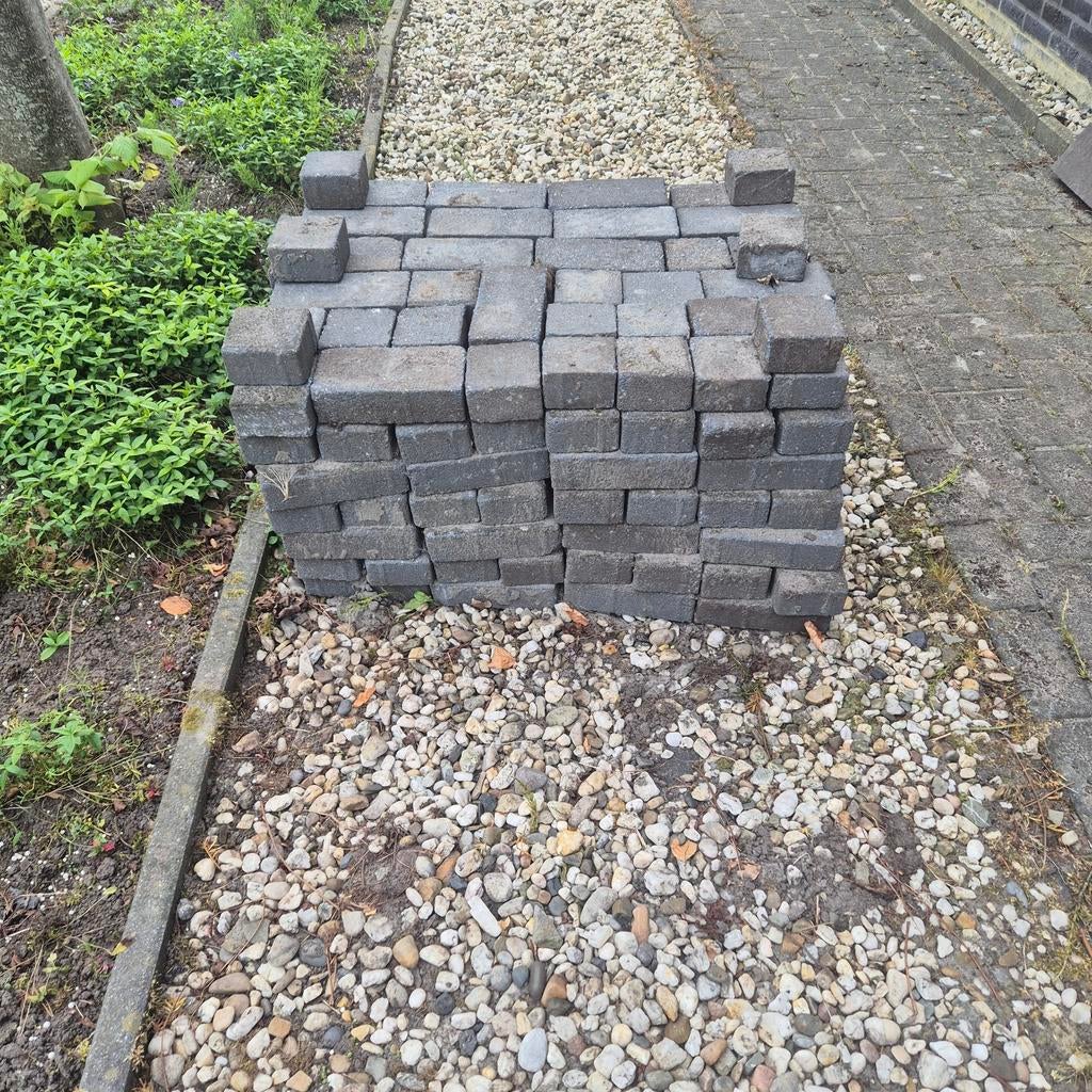 Stapeltje straatstenen/klinkers, Tuin en Terras, Ophalen, Beton, Klinkers