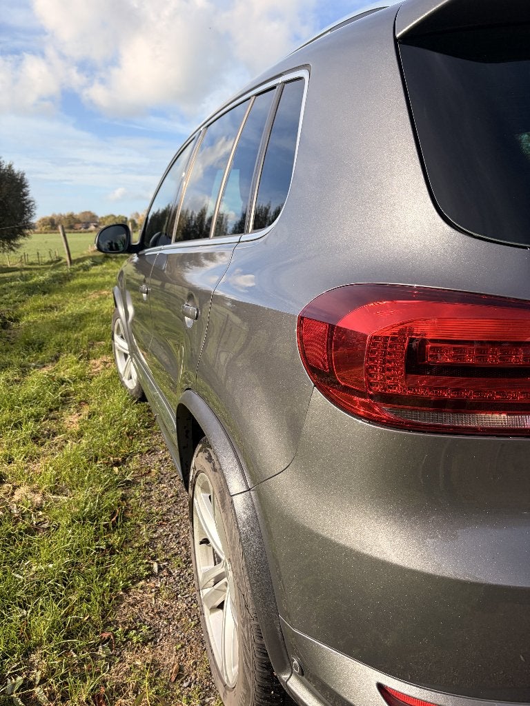 Volkswagen Tiguan 2.0 TDI R-Line 2.000 kg trekgewicht EURO6, Voorwielaandrijving, Zwart, 4 cilinders, Leder