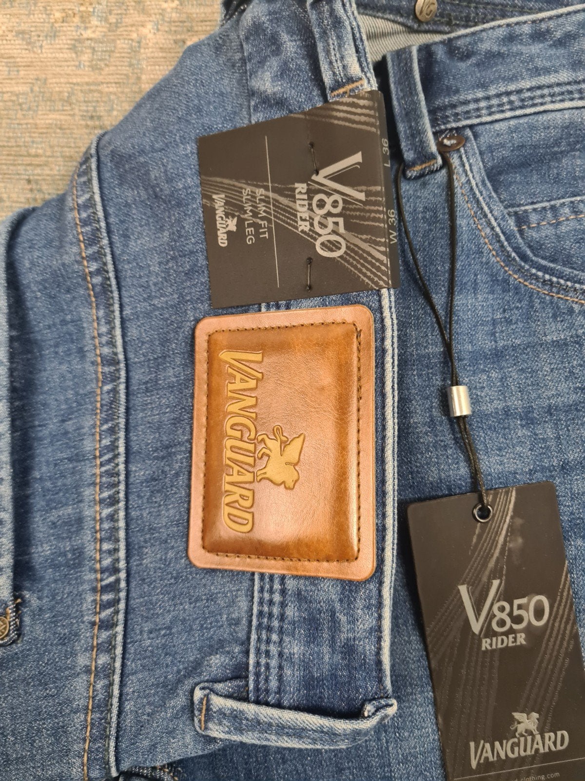 Vanguard V850 MBU W36 L36 NIEUW Slim STRETCH Bronno3636

Tai, W36 - W38 (confectie 52/54), New Yorkstraat 50, 1175 RD Lijnden