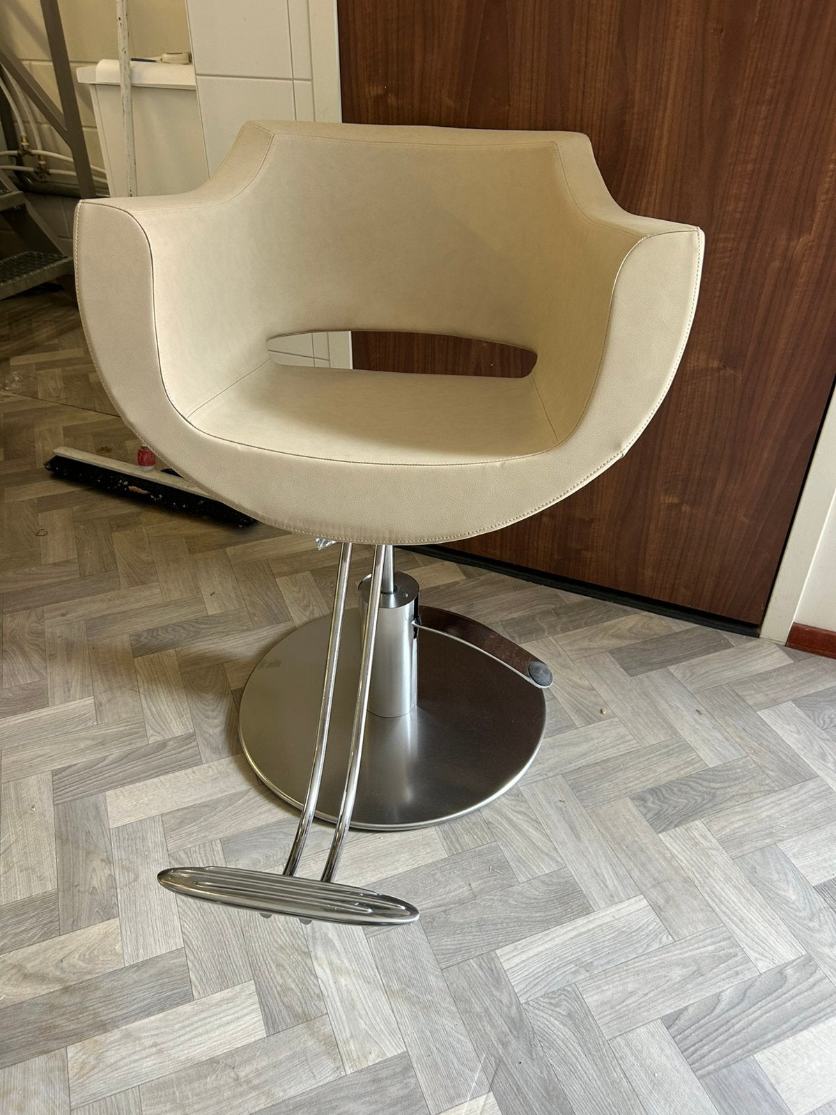 Kappersstoel pompstoel NIEUW, Ophalen of Verzenden, Nieuw, Eén