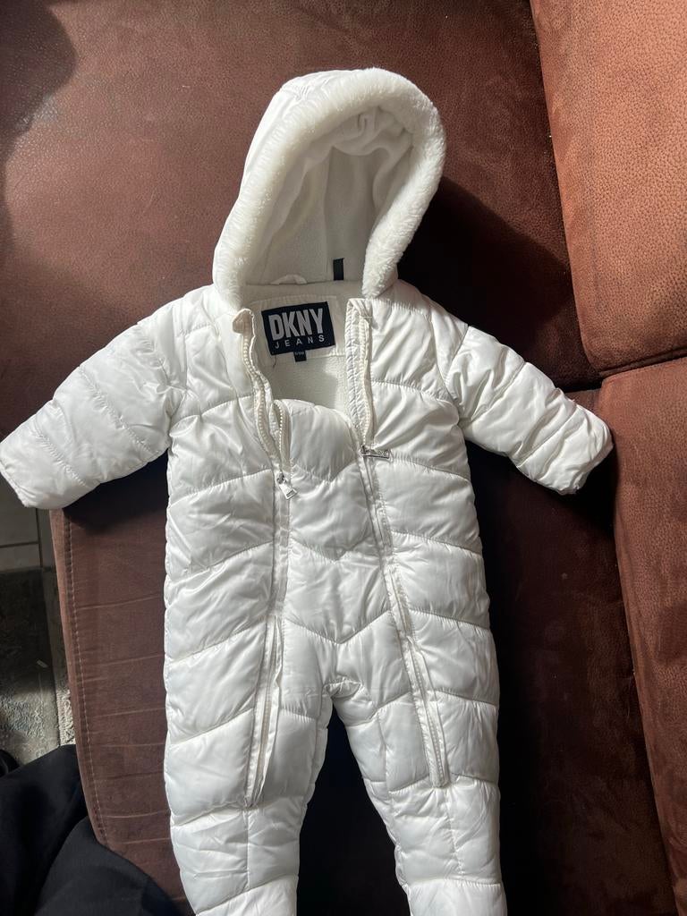 Jassen (DKNY,Zara)Alleen samen 6-9 maanden, Ophalen of Verzenden, Zo goed als nieuw, Meisje