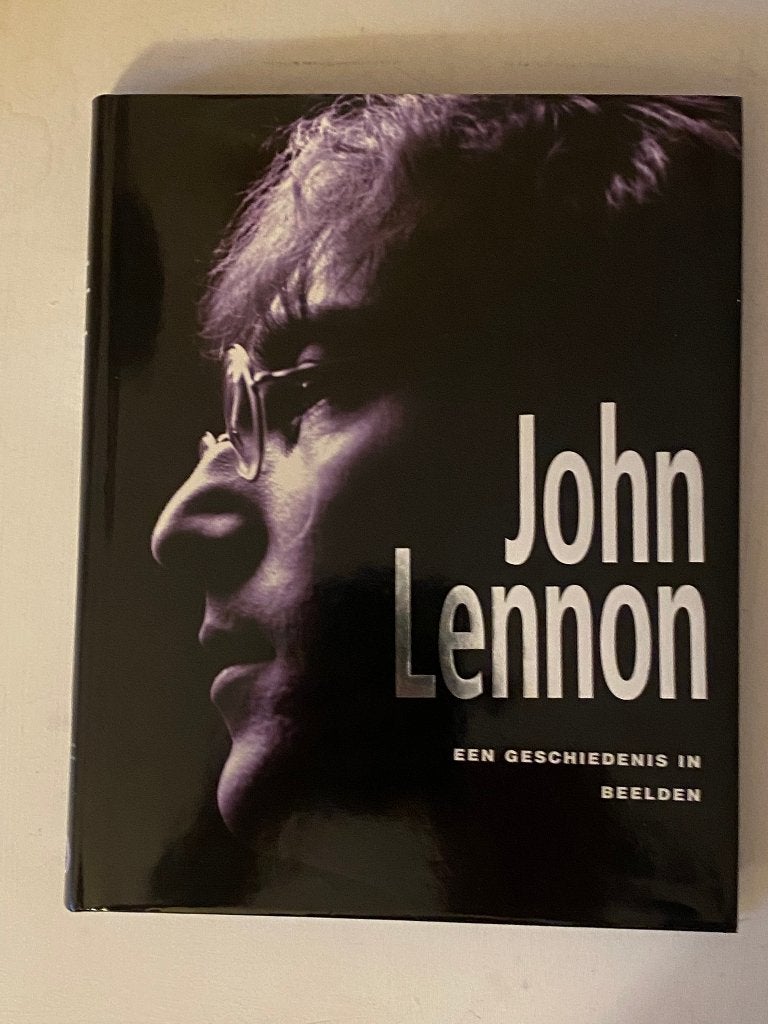 John Lennon: Een Geschiedenis in Beelden, Boeken, Artiest, John Lennon, Ophalen of Verzenden, Zo goed als nieuw