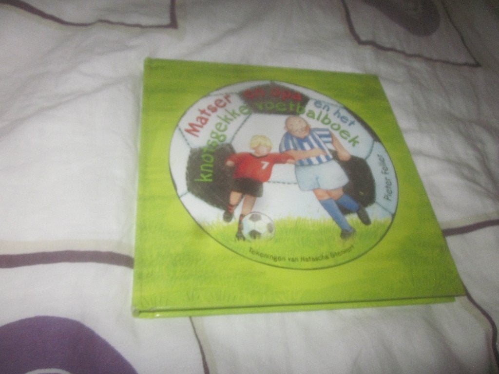 Matser en opa en het knotsgekke voetbalboek Pieter Feller NW, Non-fictie, Nieuw, Ophalen of Verzenden, Pieter Feller