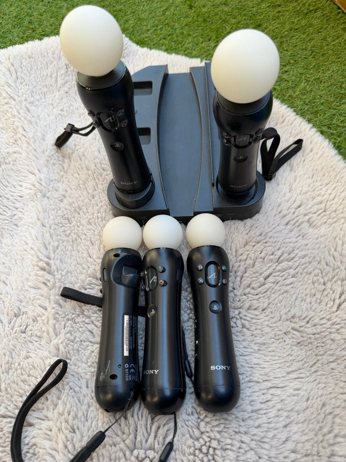 PlayStation 4 Move Controllers met oplaadstation, Spelcomputers en Games, Spelcomputers | Sony PlayStation Consoles | Accessoires