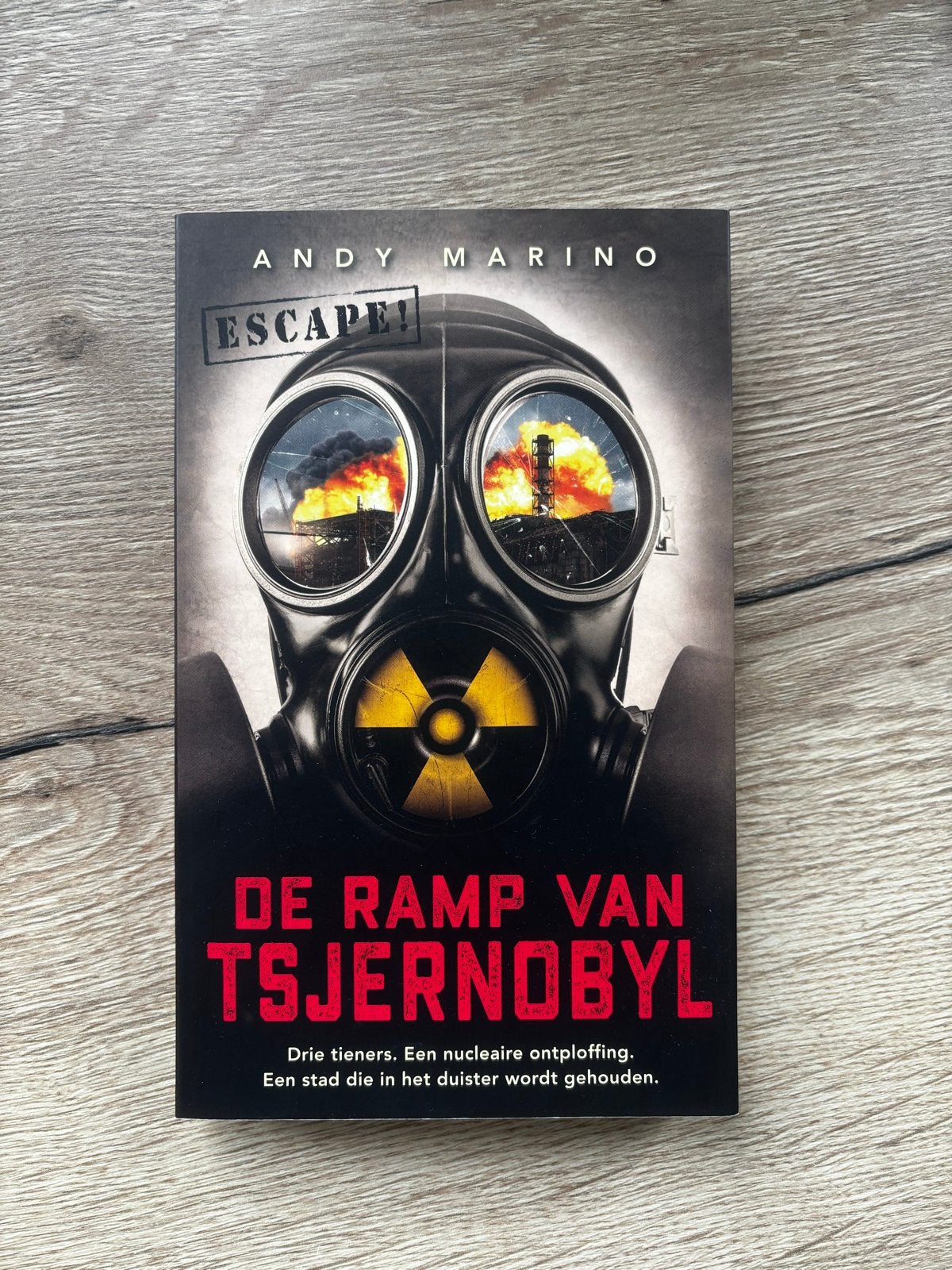 Escape! De Ramp van Tsjernobyl - Andy Marino, Boeken, Ophalen of Verzenden, Zo goed als nieuw, Europa overig