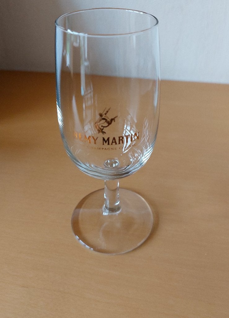 Eén Remy Martin cognacglas - ongebruikt, gaaf, 13,3 cm. hoog, Ophalen, Nieuw, Borrel- of Shotglas