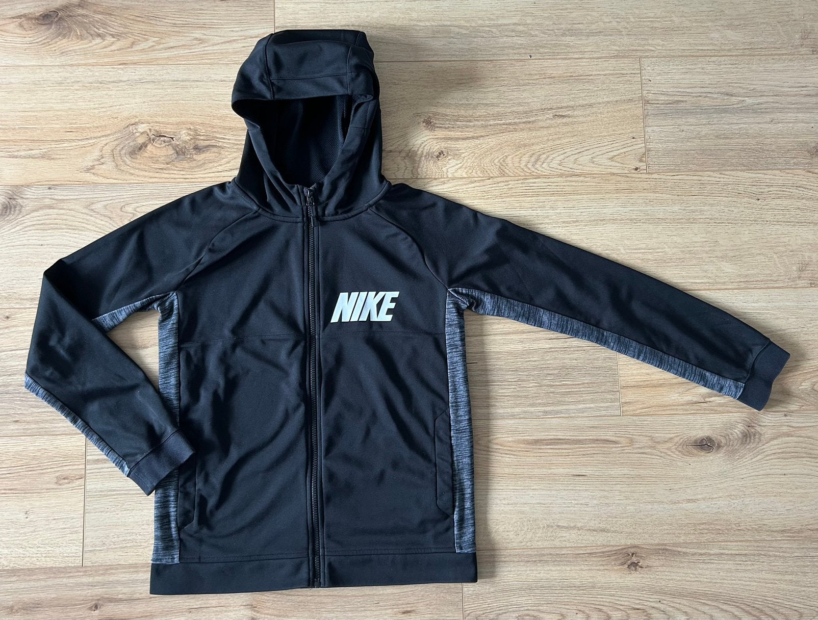 Nieuw Nike sportjas voetbal jas gevoerd capuchon XL 158 164, Ophalen of Verzenden, Nieuw, Jongen, Jas
