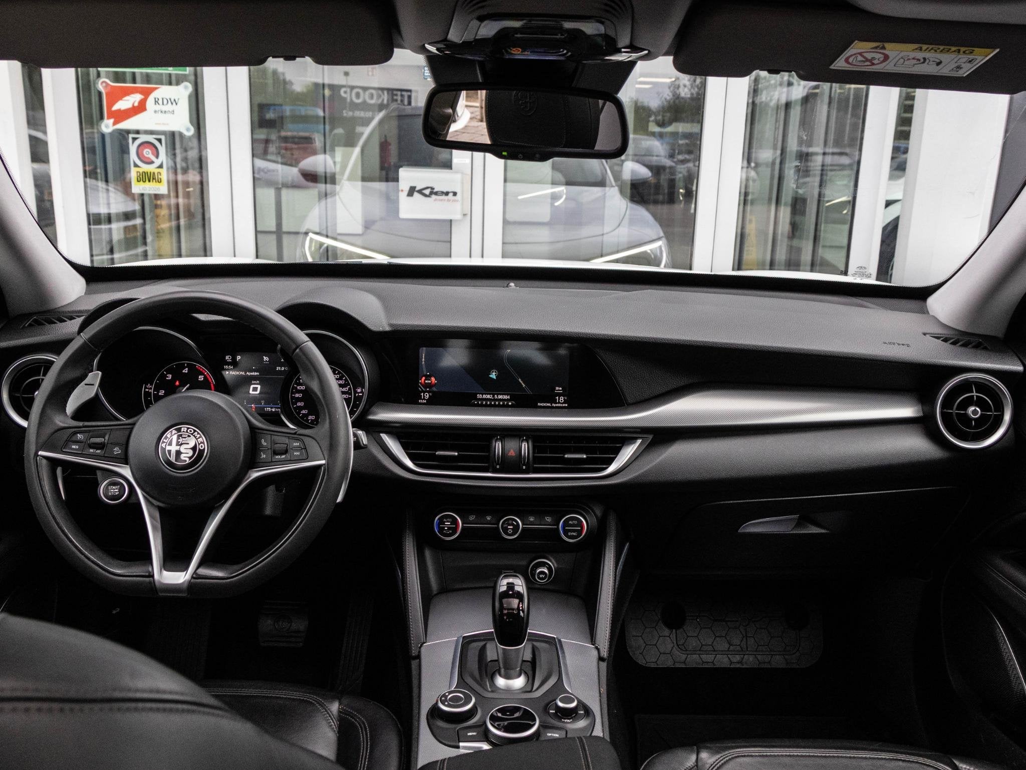 Alfa Romeo Stelvio 2.2d Super | Pano-dak | Lederen bekleding, Auto's, Automatische klimaatregeling, Achterwielaandrijving, Gebruikt