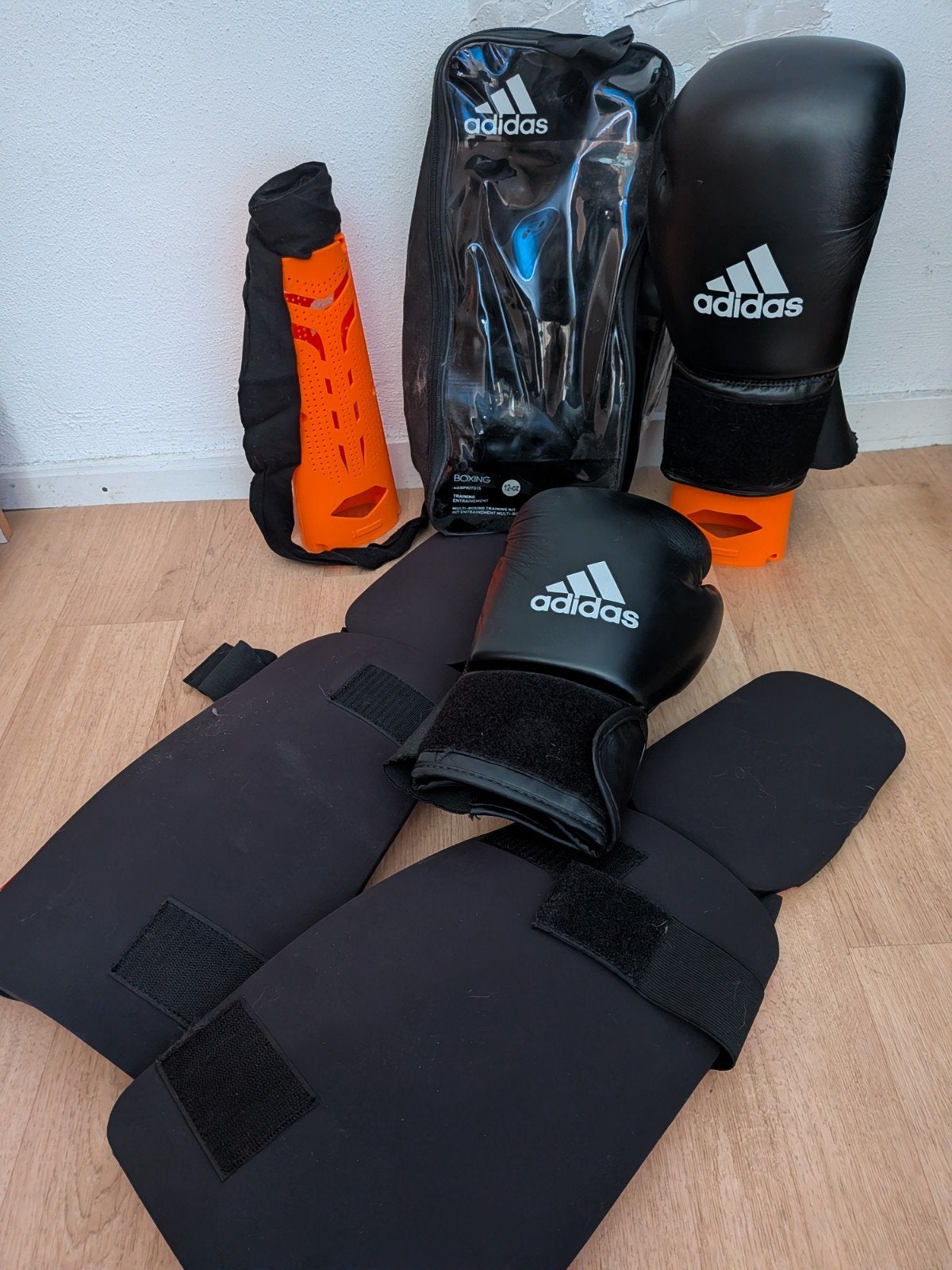 Bokshandschoenen set Adidas, Sport en Fitness, Boksen, Ophalen of Verzenden, Bokshandschoenen