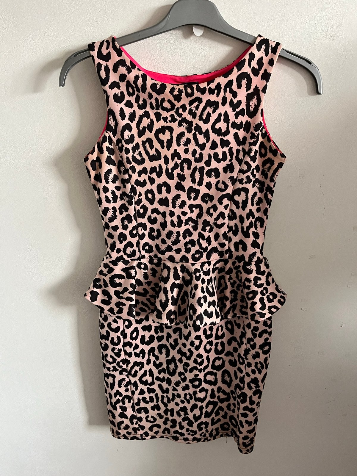 Jane Norman Luipaardprint Jurk met Peplum - Maat 10 UK, Kleding | Dames, Meerkleurig, Nieuw, Ophalen of Verzenden, Maat 34 (XS) of kleiner