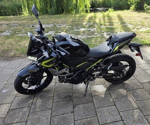 Kawasaki Z400 Naked Bike - Zwart/Neon Groen, Motoren, Particulier, Naked bike