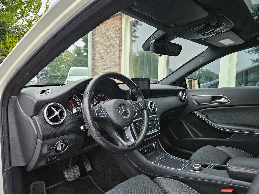 Mercedes-Benz A-klasse 160 Sport Edition Panorama/Schuifdak!, Gebruikt, 4 cilinders, Wit, Bedrijf