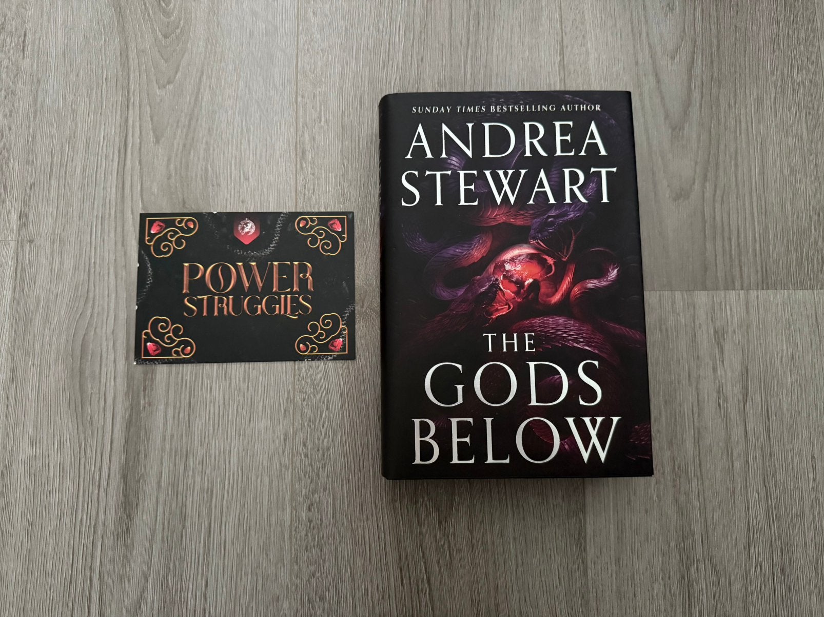 The Gods Below - Andrea Stewart [Fairyloot], Ophalen of Verzenden, Zo goed als nieuw