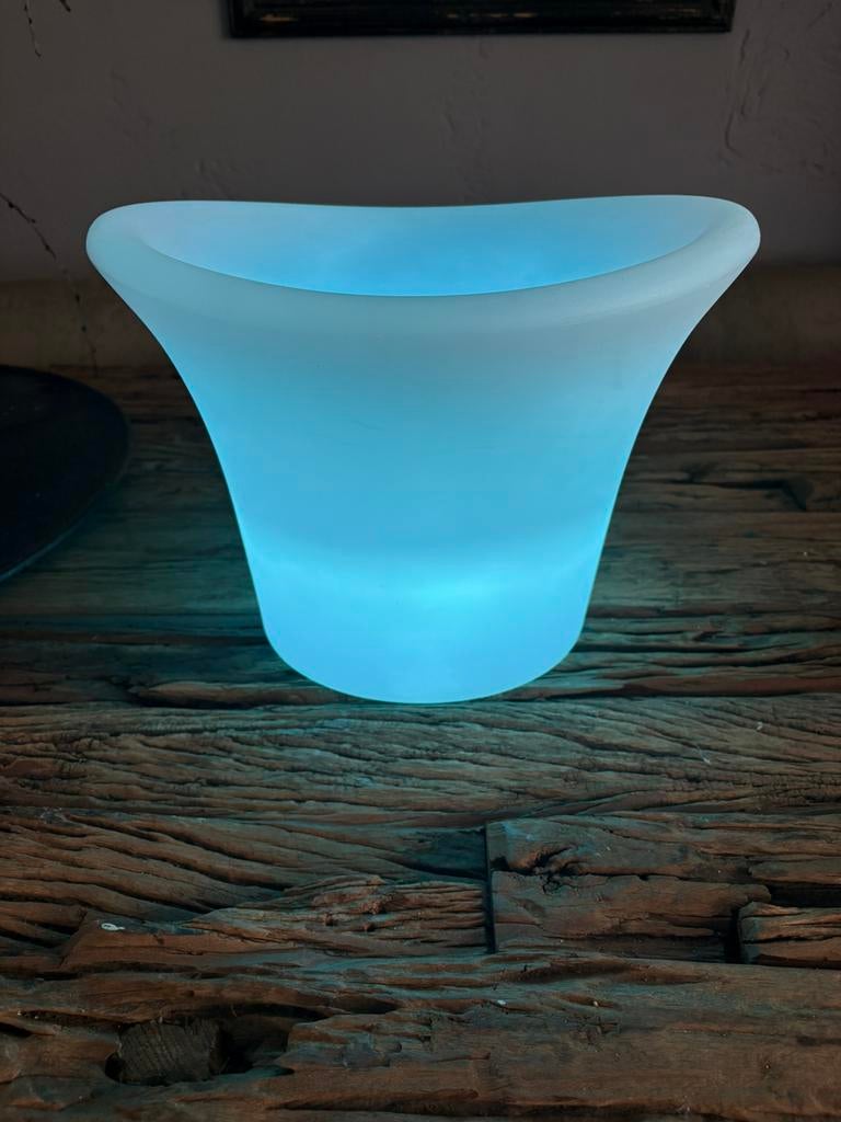 Grote witte kunststof bloempot met ledverlichting ZGAN, Ophalen of Verzenden, Zo goed als nieuw, Kunststof